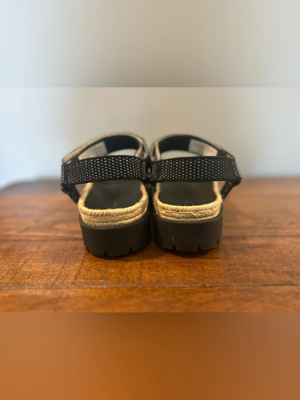 Tory Burch Kira Black Sport Sandals w/Adjustable Straps & Rubber Soles. Size 8